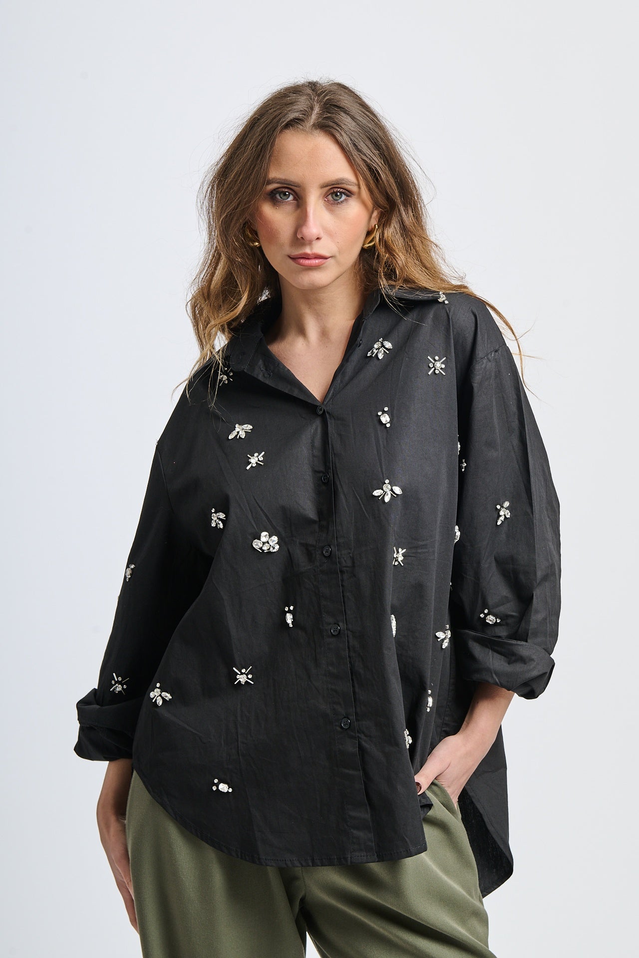 Camicia nero oversize con ricami su maniche a 3/4