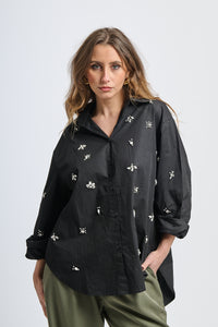 Camicia nero oversize con ricami su maniche a 3/4