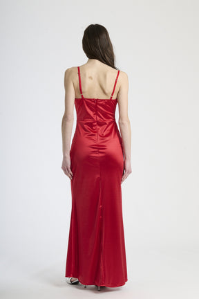 Abito elegante rosso, taglio aderente con drappeggi e spacco laterale