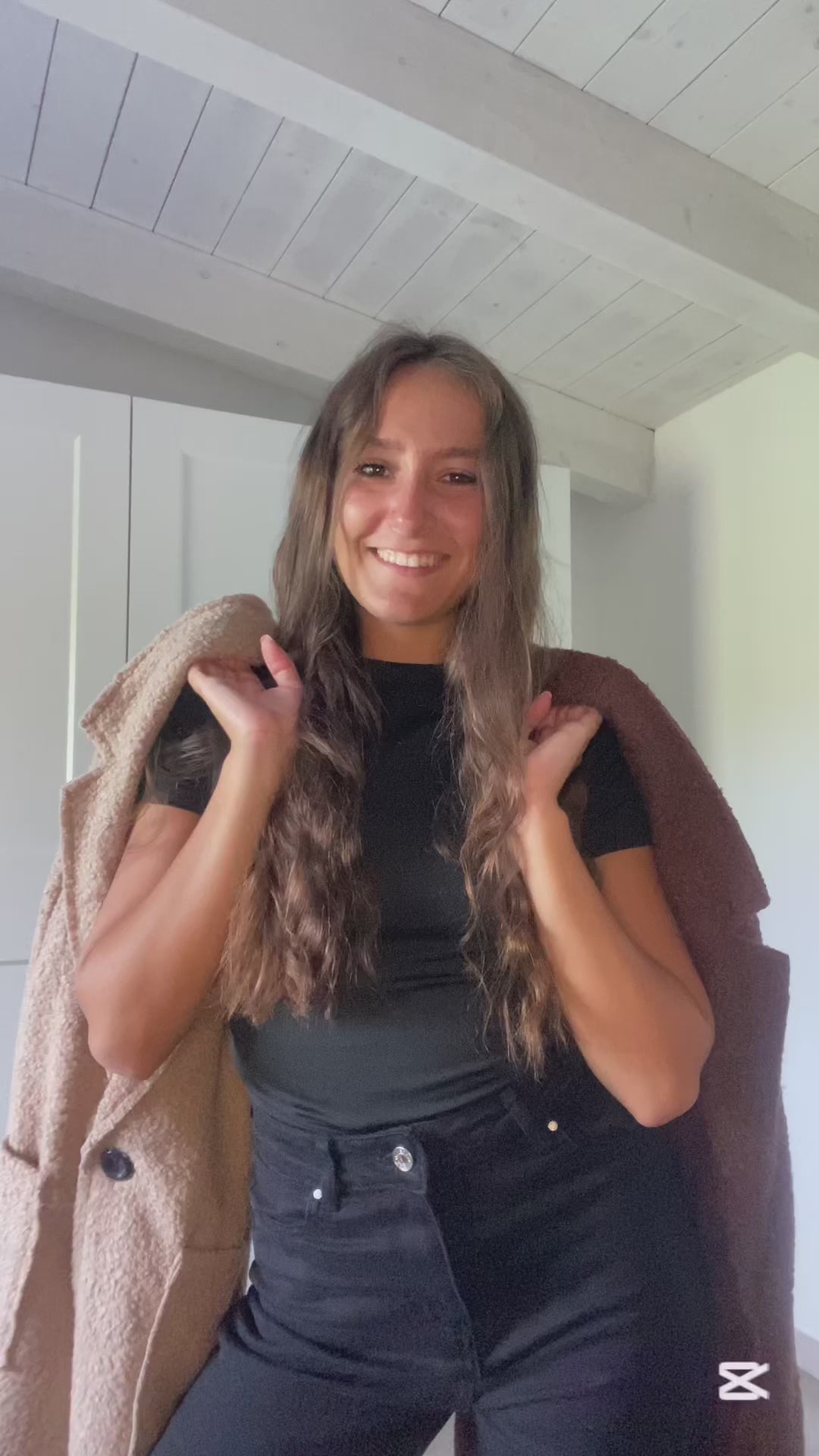 Cappotto Giacca Nolina – Taglio dritto e tasche frontali