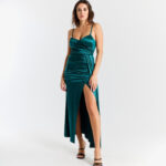 Vestito elegante in seta turchese con spalline e fessura