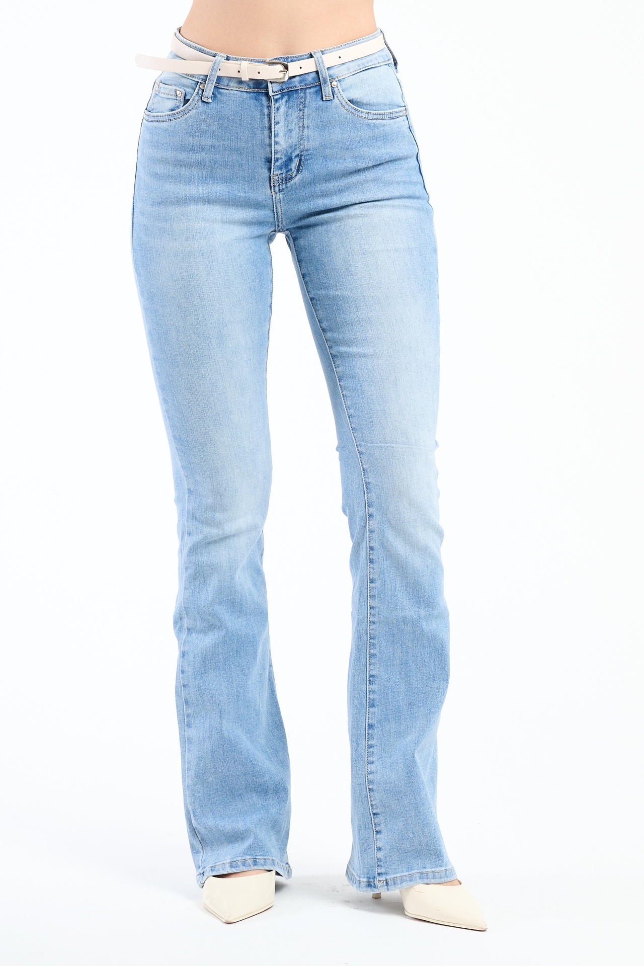 Jeans chiaro con gambe svasate Gisella